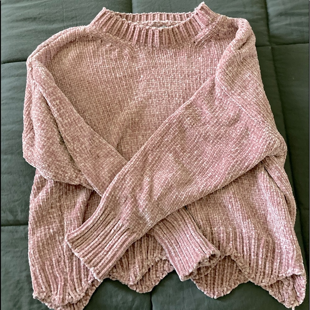 Blush pink cropped long sleeve sweater!